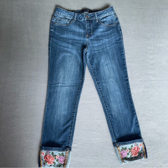 Stitch Star Women's Blue Cropped Jeans with Floral Embroidery Stretch size 8 - Picture 3 of 14